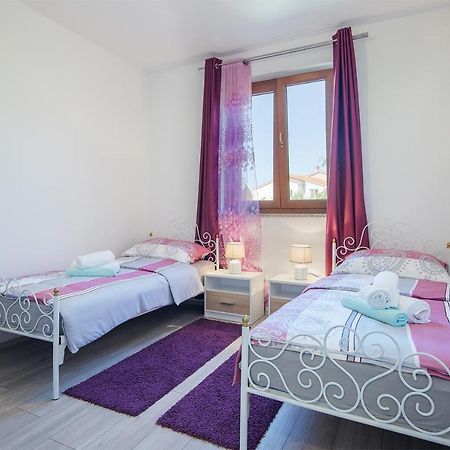Kaylie Apartment Pula Ngoại thất bức ảnh