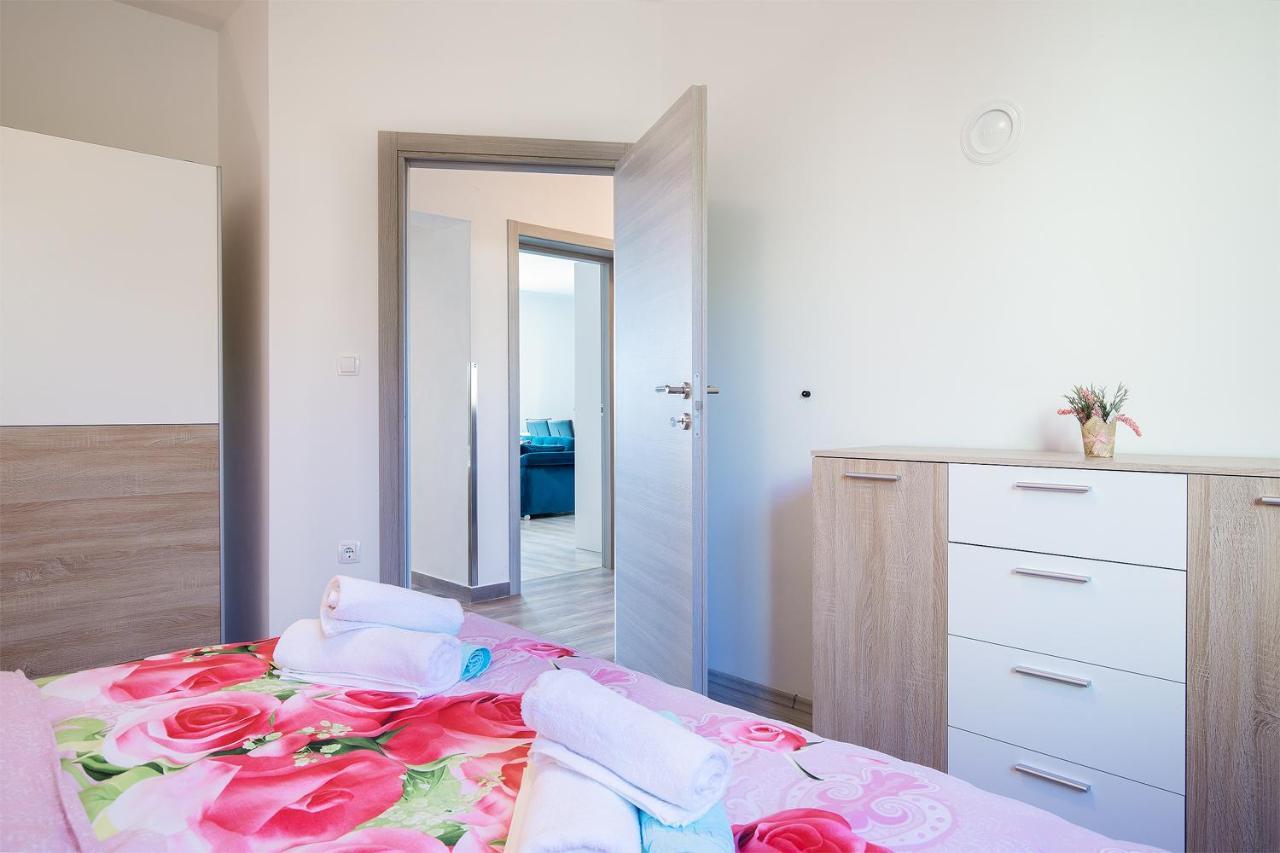 Kaylie Apartment Pula Ngoại thất bức ảnh