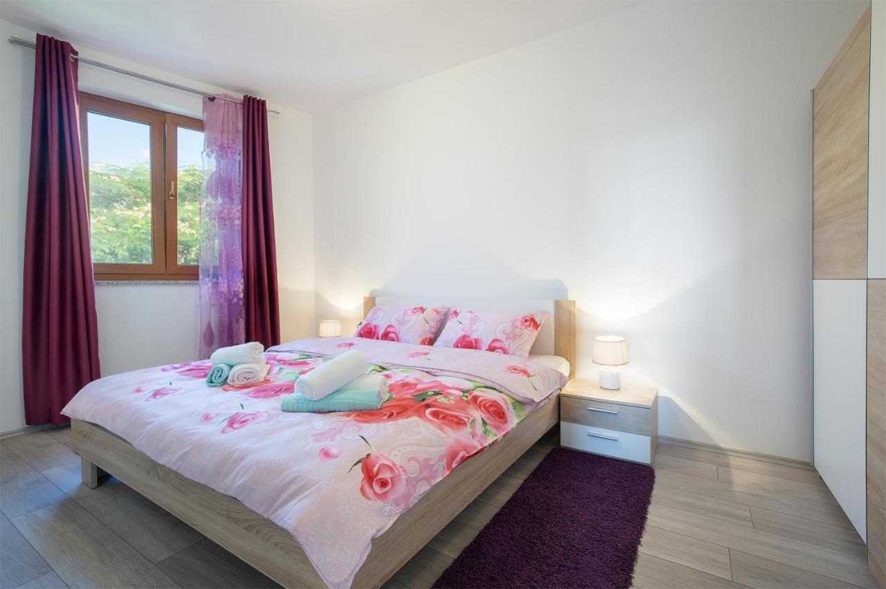 Kaylie Apartment Pula Ngoại thất bức ảnh