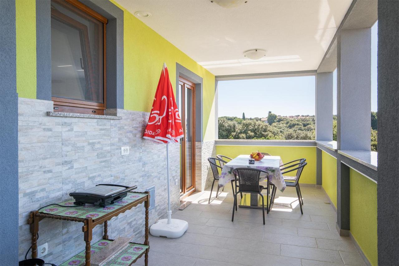 Kaylie Apartment Pula Ngoại thất bức ảnh