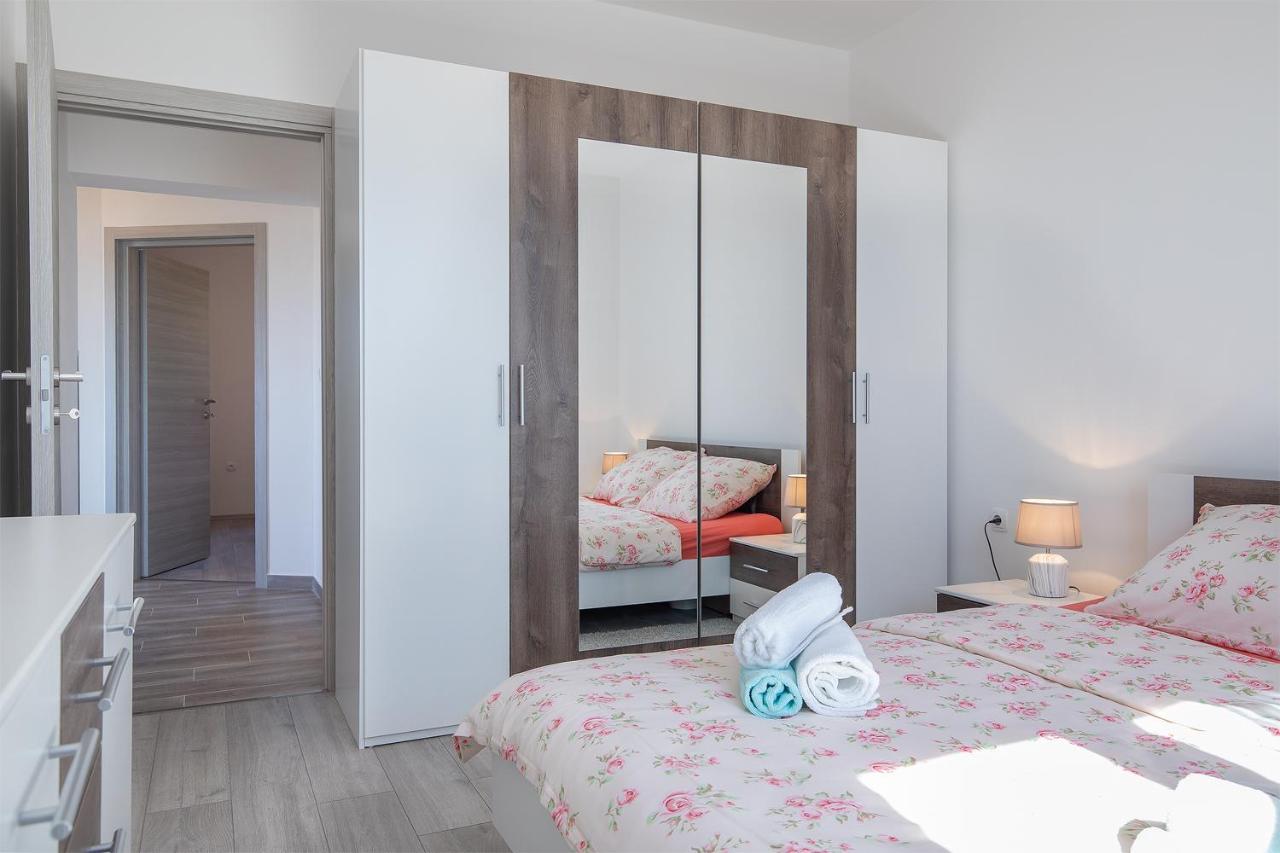 Kaylie Apartment Pula Ngoại thất bức ảnh